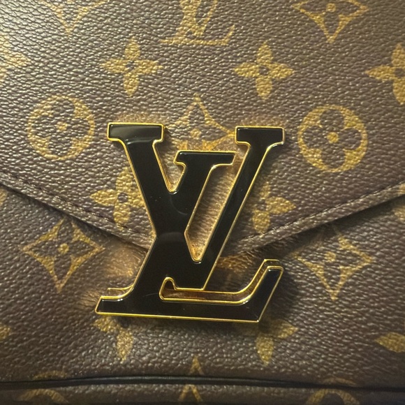 Authentic Louis Vuitton Passy - Picture 15 of 16